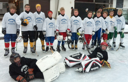 Valkoinen joukkue (aakkosjärjestyksessä): Simo Heino, Sakke Herranen, Joonatan Irtamo, Joel Koskinen, Ville Koskinen, Oliver Kääriäinen, Atte Lind, Miiro Linjala, Santeri Rantanen, Samuli Sakko, Maks Salokangas, Matti Viitanen ja Roope Vänttinen. Joukkueen valkkana toimi Jouni Huuhtanen (Imatra).