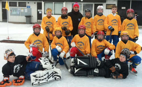Keltainen joukkue (aakkosjärjestyksessä): Juuso Eronen, Joonas Hiltunen, Tatu Heikkinen, Ville Hämäläinen, Miki Kari, Santeri Kiialainen, Elmeri Laalo, Jesse Linden, Jesper Perdén, Tatu Ruotsalainen, Juho Siren ja Matias Valtanen. Joukkueen valkkana toimi Kari Vänttinen (Jyväskylä).